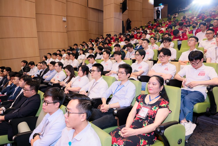 Viettel Digital Talent mùa 4: Hơn 100 sinh viên được tuyển thẳng vào làm việc tại Viettel ảnh 1