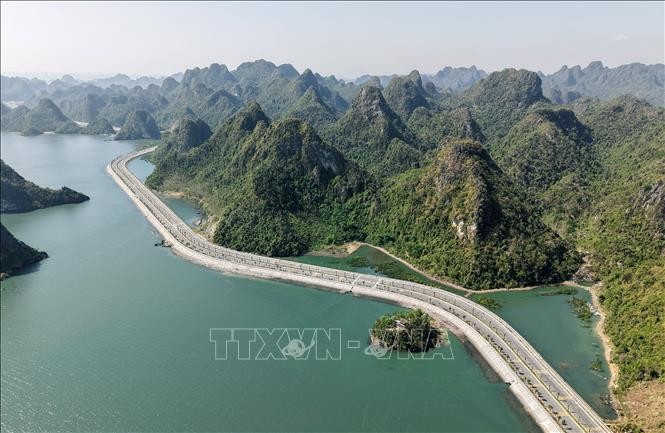 Tuyến đường bao biển xuyên núi kết nối hai di sản Vịnh Hạ Long và Vịnh Bái Tử Long ảnh 5