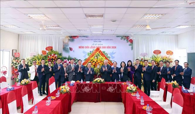 Phó Thủ tướng Nguyễn Hòa Bình chúc mừng Giáng sinh các tổ chức tôn giáo ảnh 2