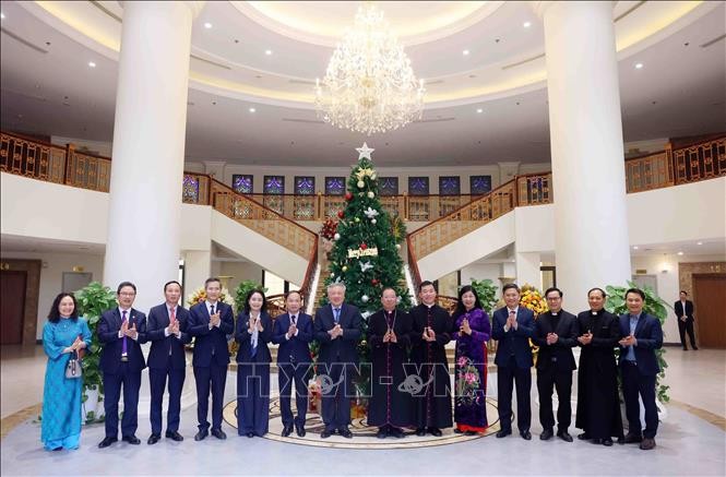 Phó Thủ tướng Nguyễn Hòa Bình chúc mừng Giáng sinh các tổ chức tôn giáo ảnh 1