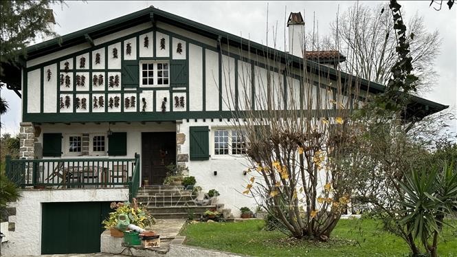 Khám phá vẻ đẹp ngôi làng ớt đỏ ở miền Nam nước Pháp ảnh 5