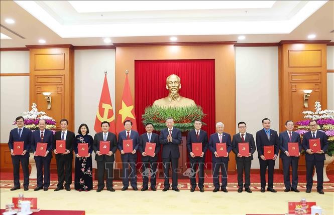 Hội nghị công bố Quyết định của Bộ Chính trị về chức năng, nhiệm vụ của 13 cơ quan, đơn vị ảnh 3