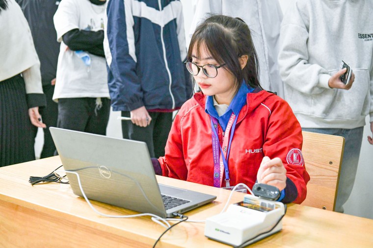 Khoảng 14.000 thí sinh tham dự kỳ thi riêng đầu tiên của năm 2025 ảnh 3