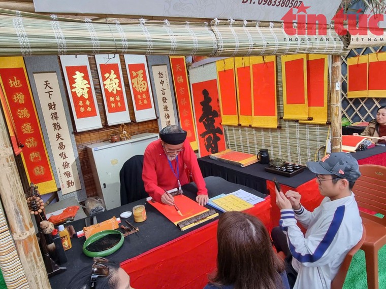 Khai mạc Hội chữ Xuân Ất Tỵ với chủ đề "Thực học" ảnh 6