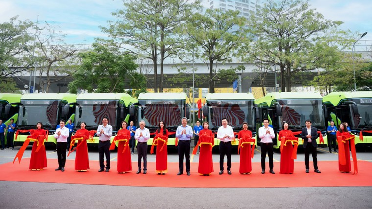 Hà Nội đưa 17 xe buýt điện VinFast vào vận hành tuyến buýt số 34 ảnh 1