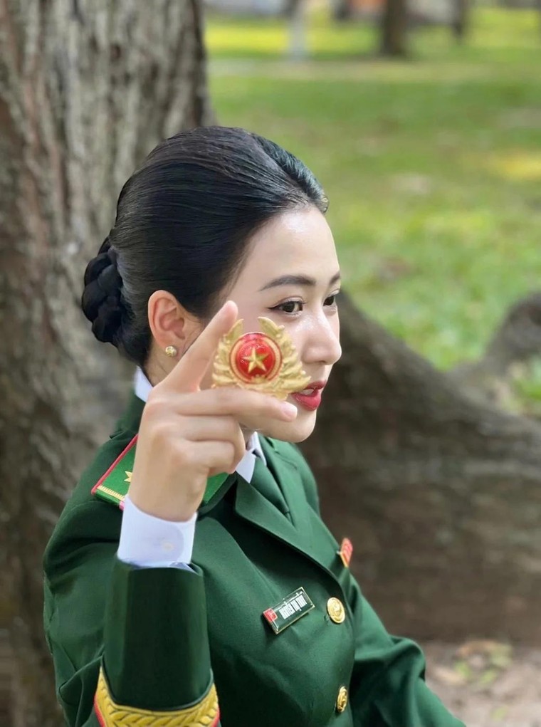 Nữ quân nhân “gây thương nhớ" với loạt ảnh mặc quân phục ảnh 1