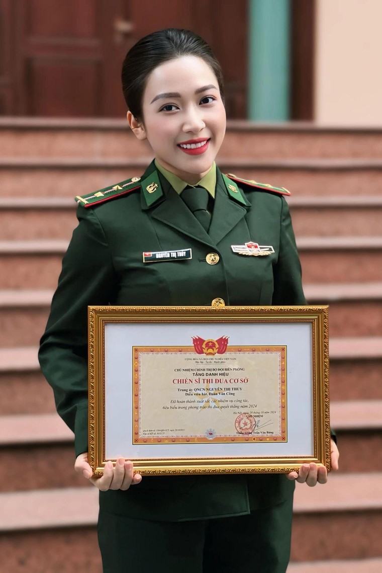 Nữ quân nhân “gây thương nhớ" với loạt ảnh mặc quân phục ảnh 7