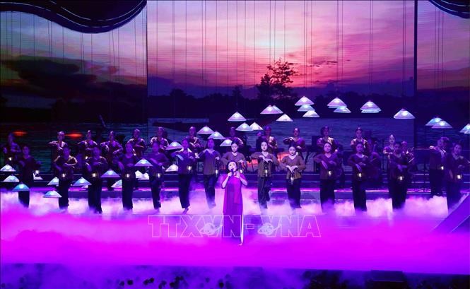 Tổng Bí thư dự Chương trình nghệ thuật "Đảng trong mùa Xuân đại thắng" ảnh 4