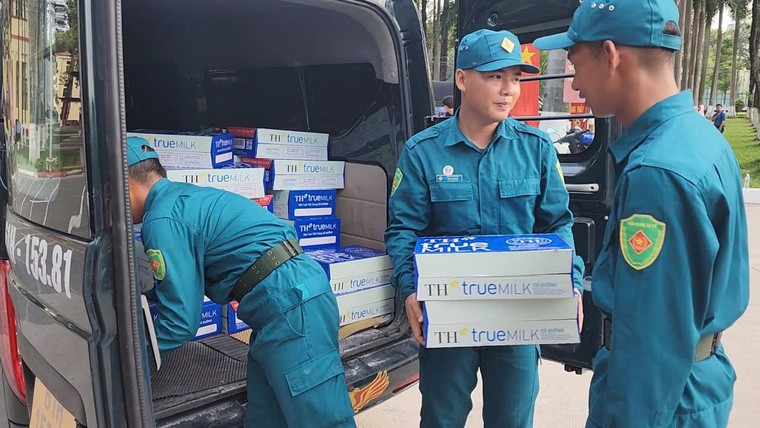 TH true MILK tiếp sức chiến sĩ diễu binh ngay trên thao trường, sẵn sàng cho Đại lễ 30/4 ảnh 3