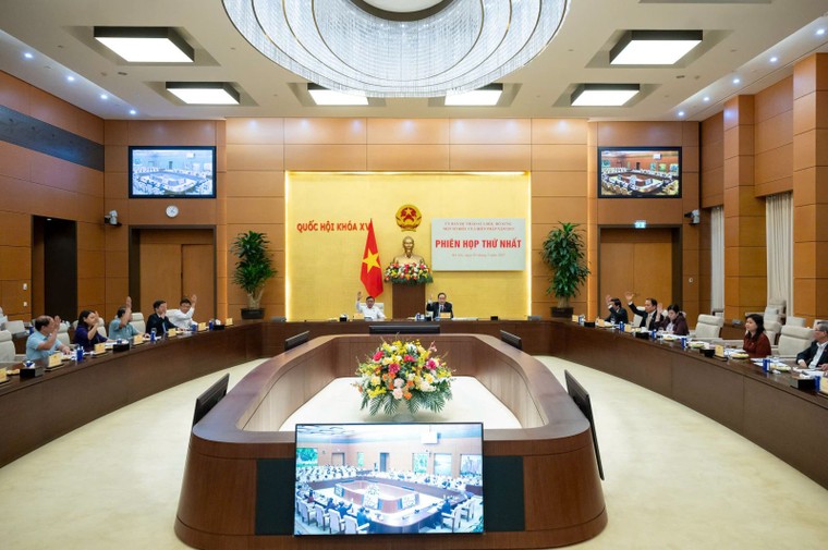 Phiên họp thứ nhất của Ủy ban Dự thảo sửa đổi, bổ sung một số điều của Hiến pháp năm 2013 ảnh 2