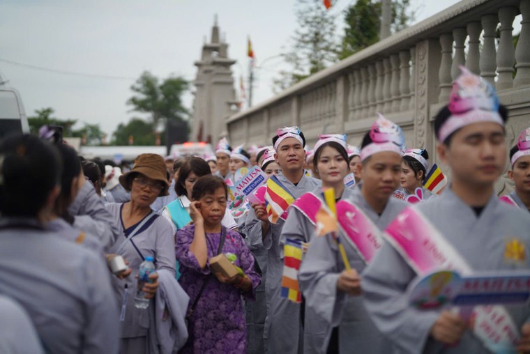 Đại lễ Vesak 2025: Giới thiệu du lịch tâm linh Việt đến du khách ảnh 1