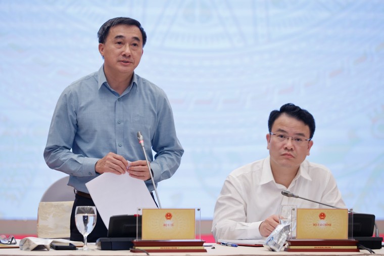 Thứ trưởng Bộ Y tế thông tin lộ trình miễn viện phí cho người dân ảnh 1