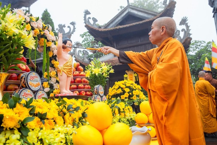 Đỉnh thiêng Fansipan tổ chức lễ mừng Phật đản năm 2025 ảnh 2