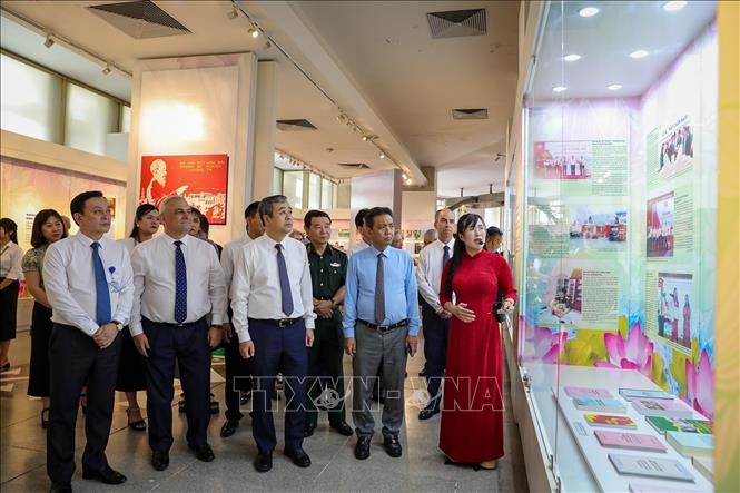 Tỏa sáng những tấm gương bình dị mà cao quý ảnh 1