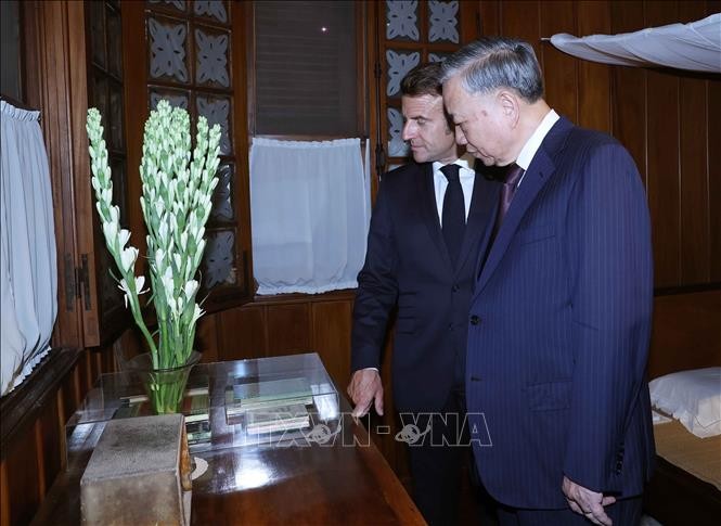 Tổng Bí thư Tô Lâm và Tổng thống Pháp thăm Khu di tích Chủ tịch Hồ Chí Minh tại Phủ Chủ tịch ảnh 6