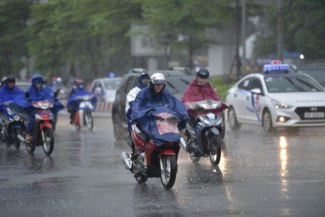 Bắc Bộ đón mưa dông giải nhiệt, Trung Bộ nắng nóng đến bao giờ? ảnh 1