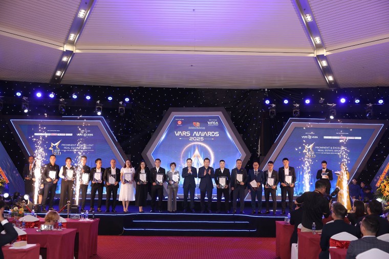 Ngày hội Môi giới Bất động sản Việt Nam 2025: “FLY UP – VARS Vững tâm, Vươn tầm mới” ảnh 7