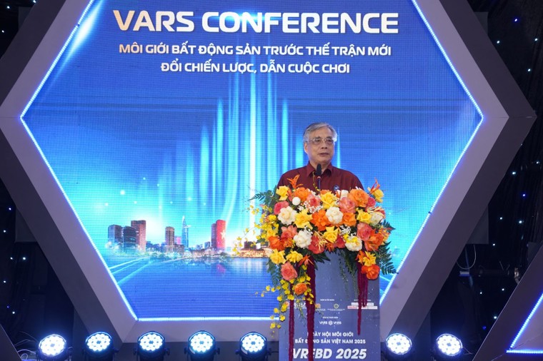 Ngày hội Môi giới Bất động sản Việt Nam 2025: “FLY UP – VARS Vững tâm, Vươn tầm mới” ảnh 3