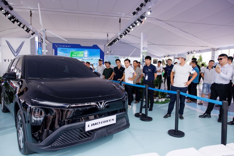 Hà Nội bùng nổ với sự kiện “Thu xăng - Đổi điện”: Drift nghẹt thở, lái thử “phê”, lên đời xe điện ngay tại sự kiện ảnh 3