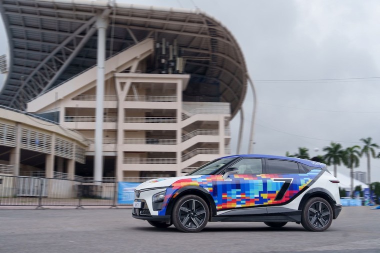 Hà Nội bùng nổ với sự kiện “Thu xăng - Đổi điện”: Drift nghẹt thở, lái thử “phê”, lên đời xe điện ngay tại sự kiện ảnh 9