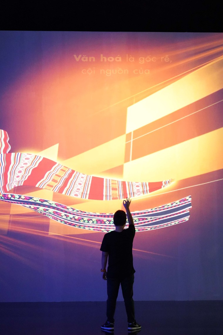 Triển lãm đa giác quan “Chạm vị nhân sinh” - Hành trình “chạm” để lắng nghe, thấu hiểu, đánh thức cảm xúc sống ảnh 19