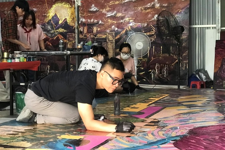 Hành trình lịch sử dân tộc qua nghệ thuật sơn mài ảnh 3