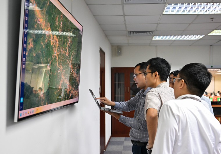 Viettel đảm bảo sóng viễn thông tại khu vực ngập lụt ở Nghệ An ảnh 1