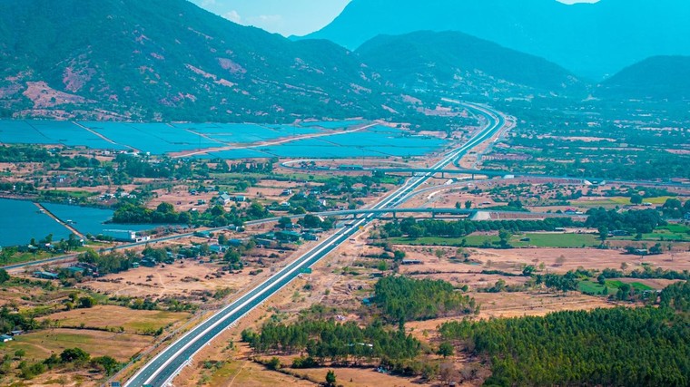 Hiệu ứng “vết dầu loang”, cú huých tăng giá bất động sản trung tâm Nha Trang sau sáp nhập ảnh 1