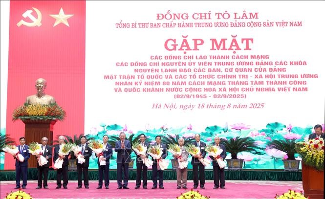 Tổng Bí thư chủ trì buổi gặp mặt các đồng chí nguyên lãnh đạo Đảng, Nhà nước ảnh 8