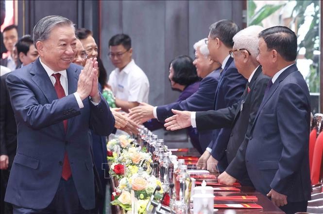 Tổng Bí thư chủ trì buổi gặp mặt các đồng chí nguyên lãnh đạo Đảng, Nhà nước ảnh 17