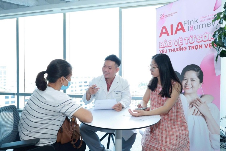 AIA Việt Nam cùng BCNV đồng hành nâng cao nhận thức ung thư vú ảnh 1