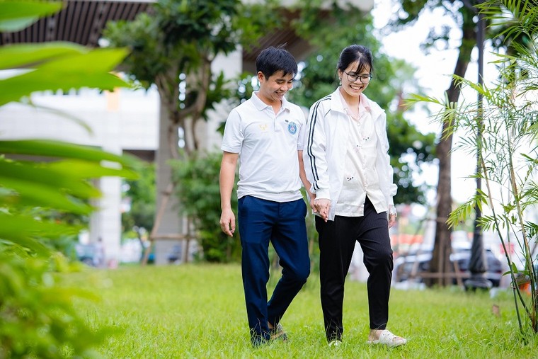 Chồng chia đôi lá gan cứu vợ: Khi tình yêu và y học hòa nhịp để viết nên điều kỳ diệu ảnh 1