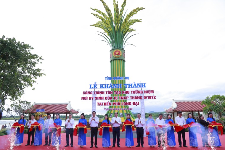 Khánh thành Khu tưởng niệm thanh niên xung phong hy sinh tại bến phà Long Đại ảnh 1