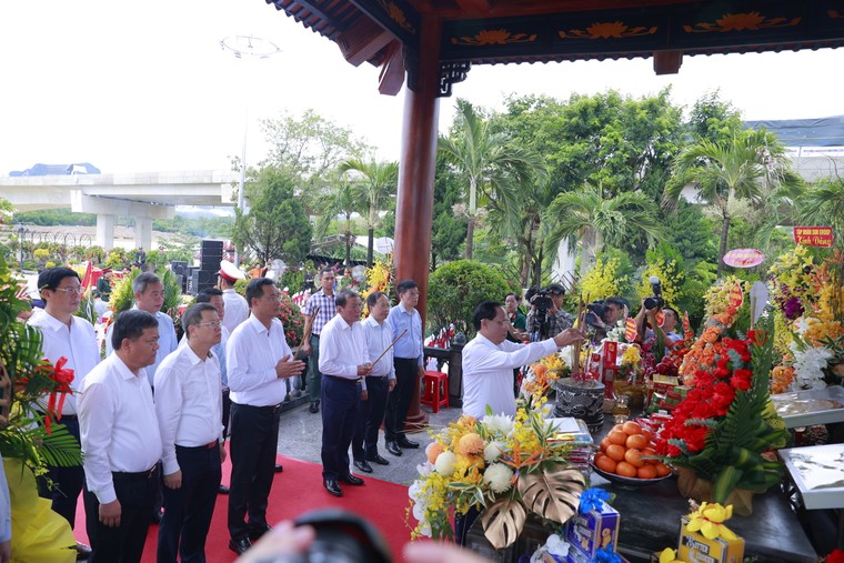 Khánh thành Khu tưởng niệm thanh niên xung phong hy sinh tại bến phà Long Đại ảnh 3