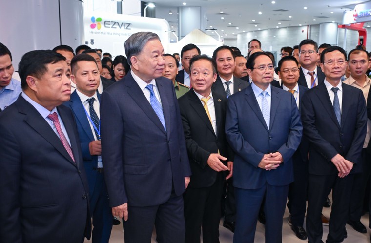 Tiếp tục đẩy mạnh ứng dụng AI, “siêu cảng” Việt Nam SuperPort™ của T&T Group gây ấn tượng mạnh tại VIIE 2025 ảnh 2