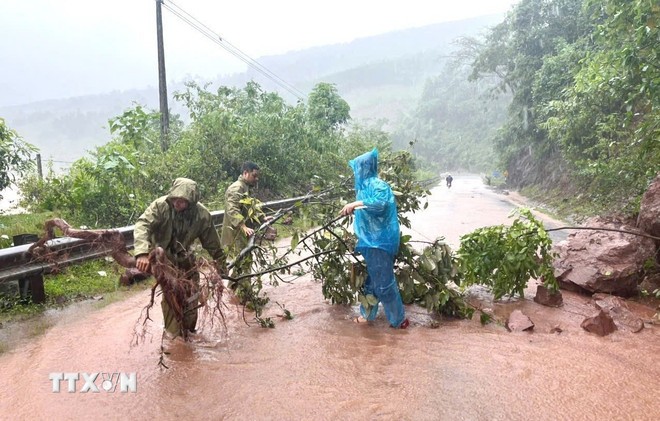 “Bão chồng bão” và bài học cấp bách về ứng phó thiên tai từ sớm, từ xa ảnh 2