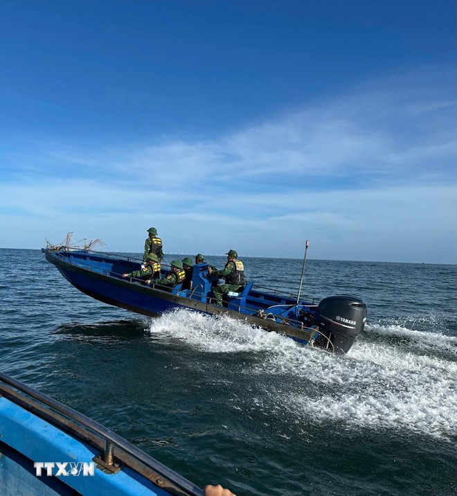 Lực lượng vũ trang khẩn cấp sẵn sàng ứng phó với bão số 11 ảnh 1