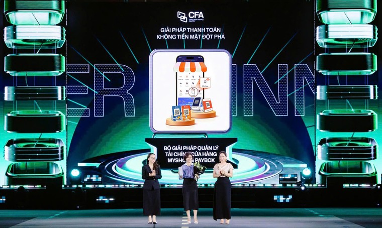 KienlongBank khẳng định tầm vóc bằng cú đúp giải thưởng và sức bật 30 năm phát triển ảnh 1