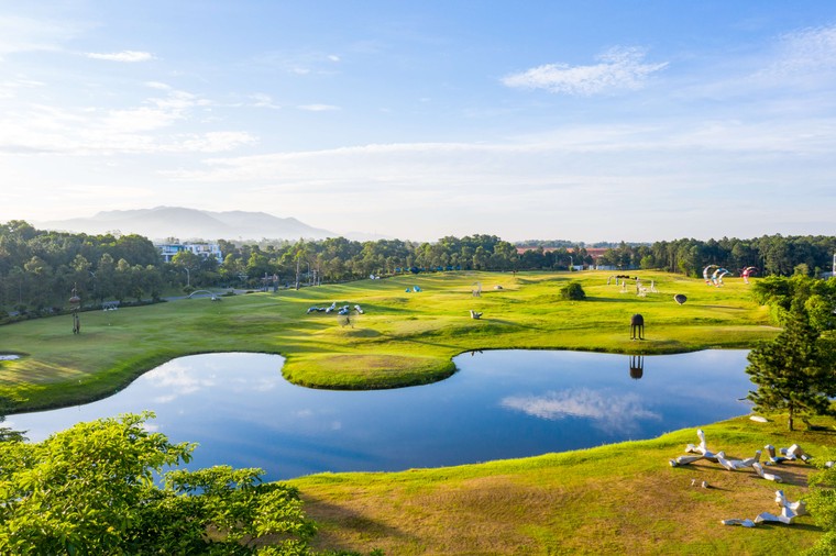 Art In The Forest: Hành trình 10 năm phiêu du với nghệ thuật đương đại của Flamingo ảnh 1