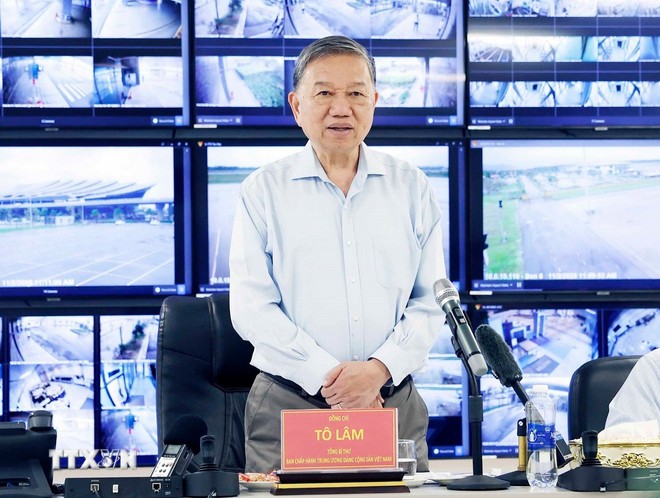 Tổng Bí thư chia sẻ về những thiệt hại do mưa lũ gây ra với người dân Huế ảnh 1