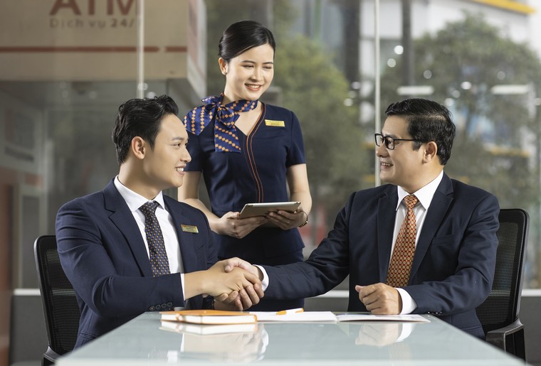 Mừng tuổi 32, SHB gieo hạnh phúc với ngàn ưu đãi hấp dẫn cho khách hàng ảnh 3