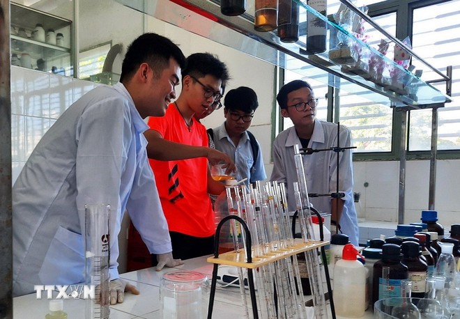 Bộ trưởng Bộ GD-ĐT: Sẽ tăng hỗ trợ học phí, học bổng cho sinh viên sư phạm ảnh 2