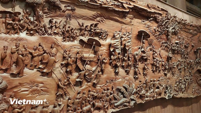 "Tiếng vang lịch sử": Trưng bày các tác phẩm hội họa lấy cảm hứng từ Văn Miếu ảnh 1