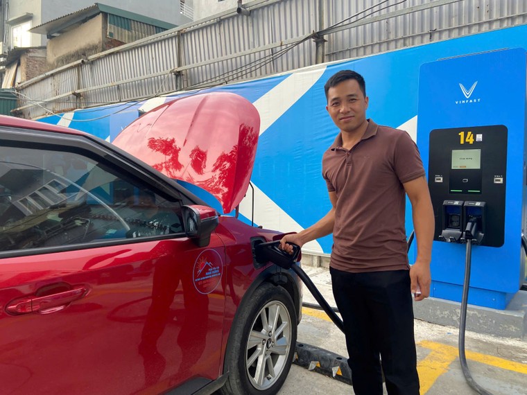 Người dùng chia sẻ về trạm sạc bến xe Giáp Bát: 40 cổng 120 kW, nằm ngay cửa ngõ phía Nam Hà Nội ảnh 4