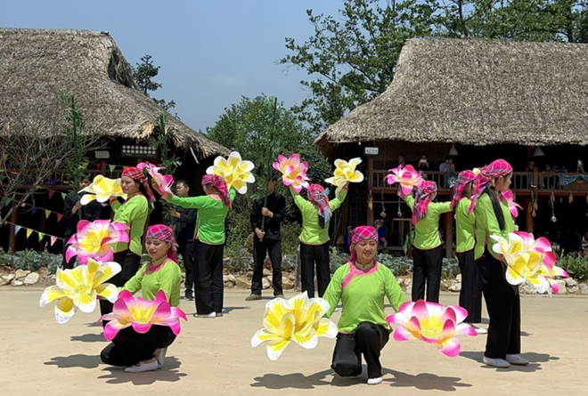 Bảo tồn và phát huy văn hóa dân tộc: Khơi dậy ý thức gìn giữ bản sắc ảnh 2