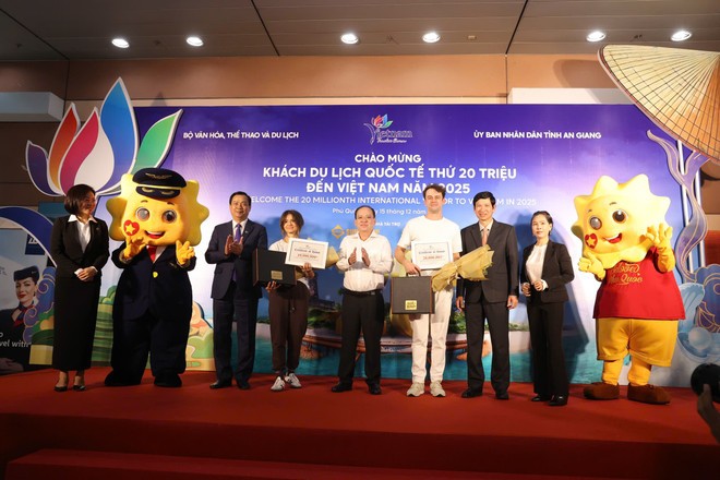 Vị khách thứ 20 triệu đến Việt Nam: Điểm khởi đầu cho hành trình mới mạnh mẽ ảnh 1