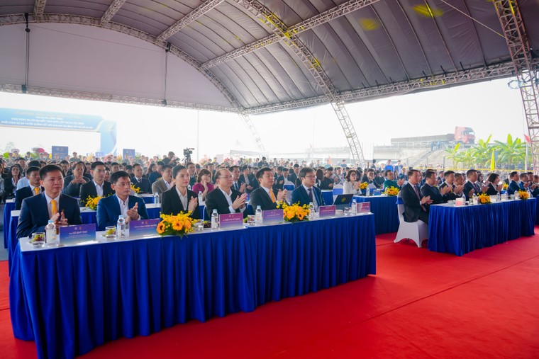 Sun Group khởi công tuyến đường kết nối sân bay Gia Bình - Hà Nội, tổng mức đầu tư dự kiến toàn tuyến khoảng 83.000 tỷ đồng ảnh 1