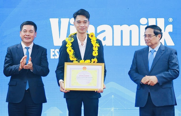 Vinamilk là doanh nghiệp duy nhất trong ngành sữa nhận bằng khen xuất khẩu tiêu biểu của Bộ Công Thương ảnh 1