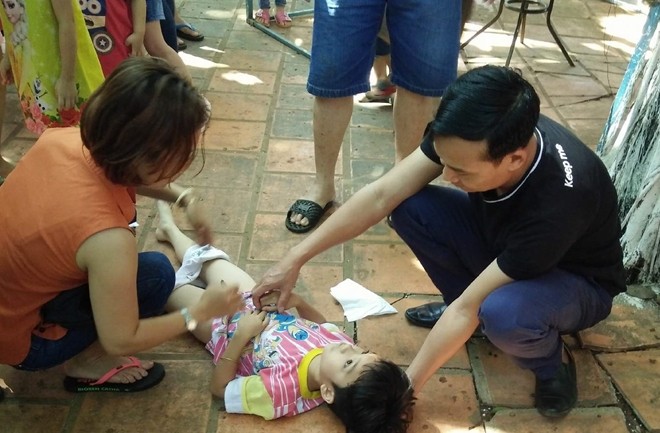 Tin thêm về vụ đứt cáp trò chơi khiến hai cháu nhỏ bị rơi từ độ cao 4m ảnh 1