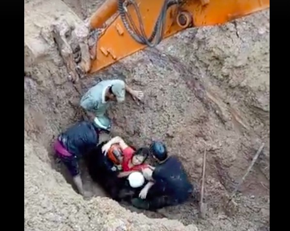 Nghẹt thở đào đất cứu hai vợ chồng bị vùi chôn sâu 2m ảnh 2